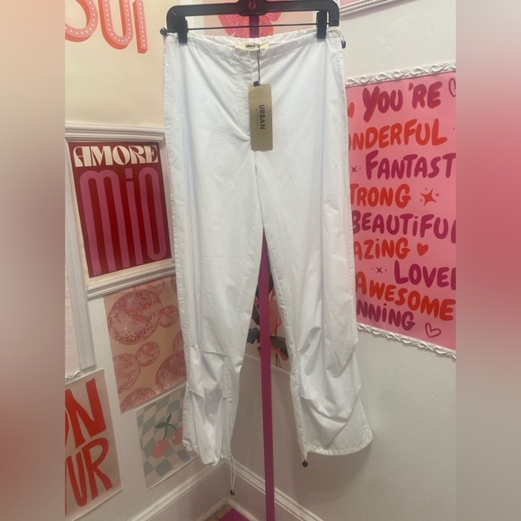 NWT URBAN LUDLOW CARGO PANTS, WHITE - Picture 11 of 16